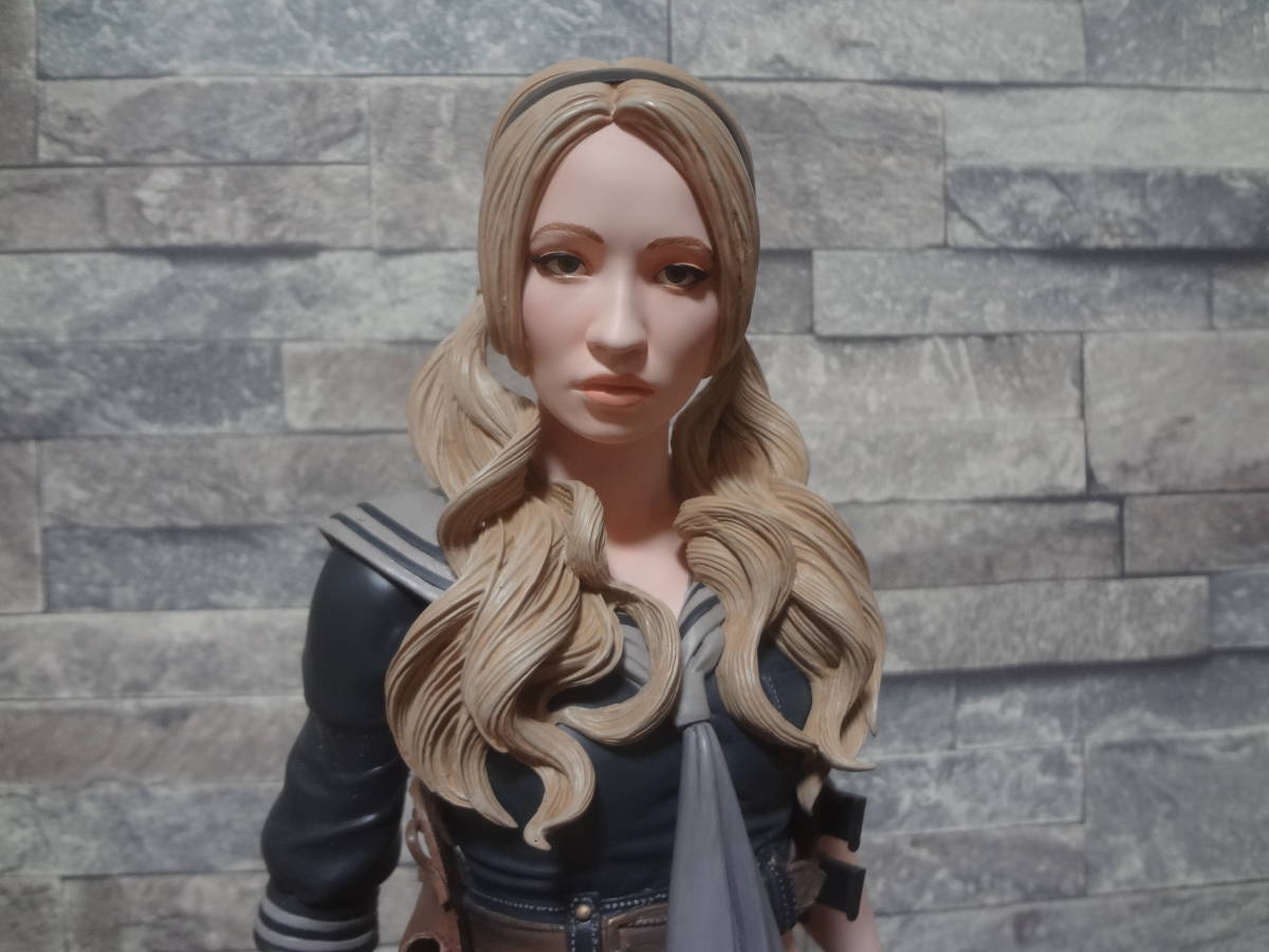 Gentle Giant Studios サッカーパンチ: Baby Doll Statue