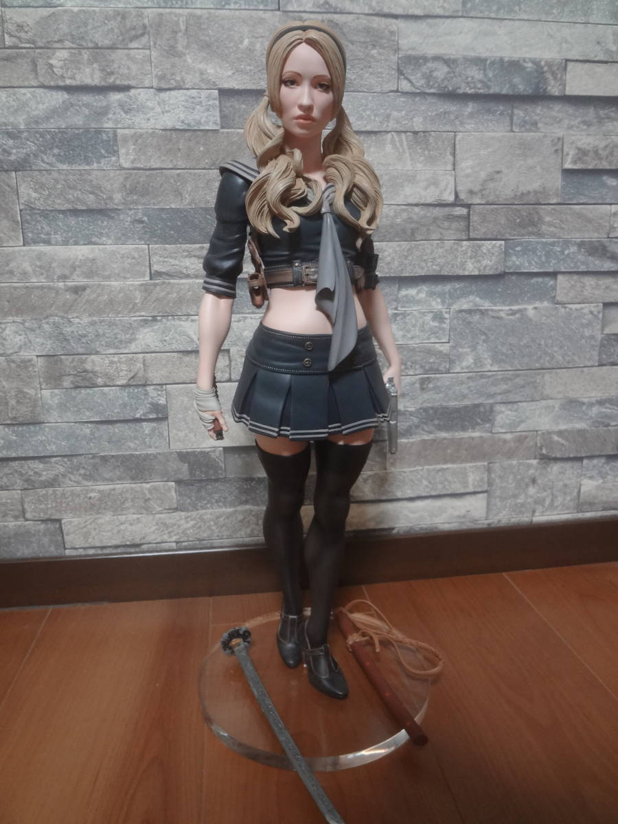 Gentle Giant Studios サッカーパンチ: Baby Doll Statue