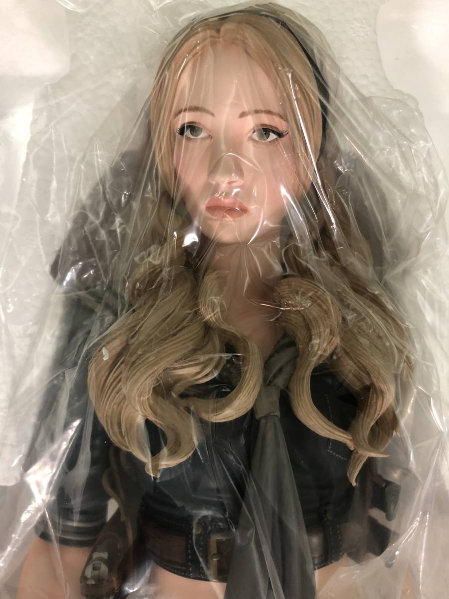Gentle Giant Studios サッカーパンチ: Baby Doll Statue